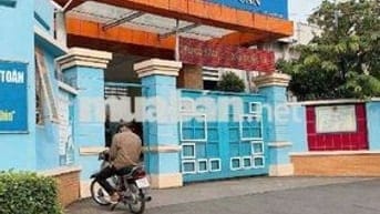 Nhà trung tâm Q6 , giá rẻ , tiện ích bao la , 3 tầng .