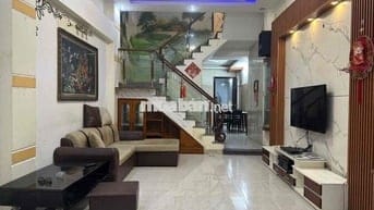 BÁN NHÀ 2 tầng kiệt TRƯNG NỮ VƯƠNG cách đường 70m