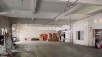 Thuê kho xưởng quận 7 DT 680m xe cont tận cửa, không cấm giờ.