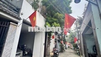 Bán Nhà 210m HXH Đ.Số11 Gần Đ.hoc Sư Phạm Linh Trung DT(8×26) 3Pn