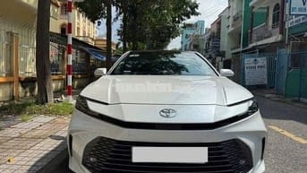 Toyota Camry 2.5 HEV Top 2025 - 7998 km