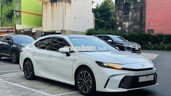 Toyota Camry 2.5 HEV Top 2025 - 8000km