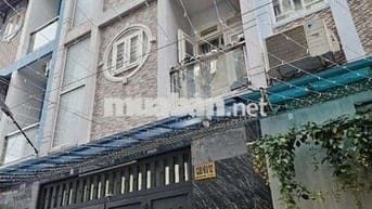 Bán nhà phố 1 trệt, 3 lầu, 1 phòng khách, 4 phòng ngủ, hẻm xe hơi