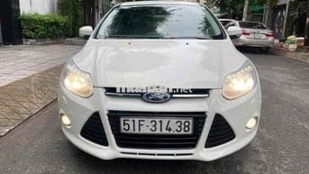 Bán FORD FOCUS 2.0 SPORT 2015 , màu trắng, 5 cửa