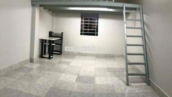 Trống phòng 45m có gác kệ bếp 2 cửa sổ ngay him lam Q7