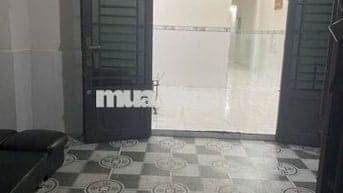 Nhà hẻm ba gác (hẻm cụt), diện tích 67.5m2, 3 phòng, 1 toilet.