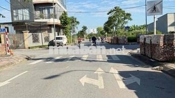 NHÀ ĐẸP 5 tầng thang máy trung tâm phường Cự Khối