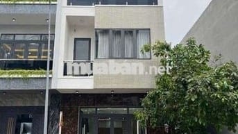 Nhà phố 3 tầng diện tích khủng 105m2 mà giá chỉ 5tỷ 660 thương lượng