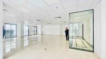 Cho thuê văn phòng tại Trần Duy Hưng 140m2 giá 30t mặt tiền 13m cực re