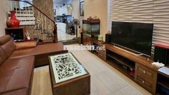 Nhỉnh 6 tỷ, Đông Ngạc, dân xây chắc chắn 45 m, thang máy chờ, gần ô tô