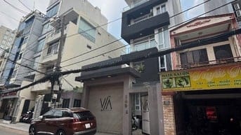 Bán Toà Nhà Mặt Tiền Đường Nguyễn Cửu Vân, P17, BT, Giáp Q1, HĐT 210tr