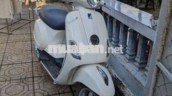 Piaggio Vespa LX 150 màu Trắng kim phun