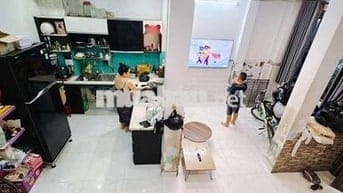 NHÀ NGUYỄN KHOÁI Q4- 3 LẦU ĐÚC - 32m2 - KO QH- CHỈ 4 TỶ NHỈNH
