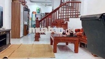 Hơn 2 tỷ chút có nhà đẹp Định Công Hạ-Oto sát nhà-Có sân trước-52M*2T