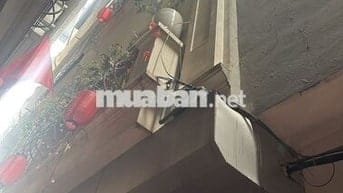 Nhà dân xây 6 tầng hàng xóm trường Học Viện Tài Chính