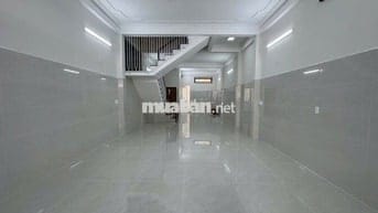 Nhà khu Phạm Văn Đồng trống suốt – Vị trí đẹp, phù hợp kinh doanh