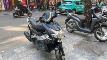 Xe  Airblade 110 FI nẹp mạ crom 6 nan (sản xuất 2010) chính chủ 