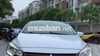 Mitsubishi Attrage 2021 màu trắng