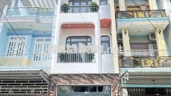 nhà hoàn công . sân ô tô. có 4 phòng ngủ . phòng thờ. gần thủ Đức.