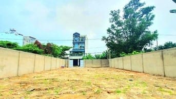 Mặt tiền Võ Văn Hát. Hơn 500m2 vuông viên. Giá rẻ nhất khu vực.