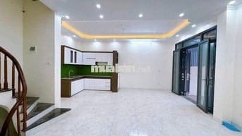 Nhà 5 tầng 40m,mới tinh ngay trung tâm Chợ Chúc Sơn – QL6 mở rộng 200m