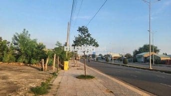 Bán GẤP đất VÒNG XOAY  PHƯỜNG LONG HƯƠNG, giá 250tr/ 1 mét ngang