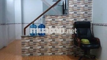 Cho thuê nhà nguyên hẻm nhựa 5m.