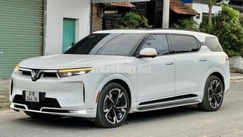 VF9 2023 Plus 6 ghế trần kính MUA PIN SDI