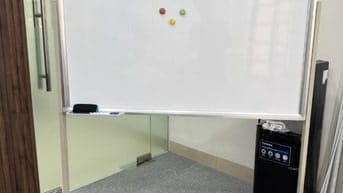 Bảng từ trắng chân di động 1 mặt. KT 0.8 x 1.2m 