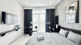 CĂN HỘ FULL NỘI THẤT BAN CÔNG THOÁNG GẦN NGÃ TƯ HÀNG XANH GIÁP Q1, Q2