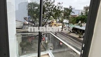 Cho thuê Căn hộ gần Cầu Rồng, cửa xổ lớn, ban công, full nội thất