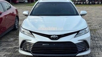 Toyota Camry 2022 2.0 Q - 10000 km Trắng nt Đen