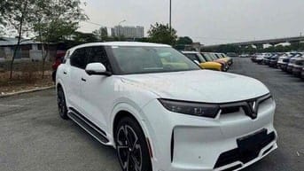 Xe Demo chưa lăn bánh Vf9 Plus 2025