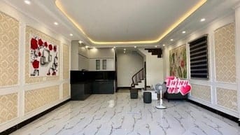 Anh Hùng  bán nhà 50m,5t tại Văn Quán gần ô tô đỗ có t/máy chỉ hơn 10t