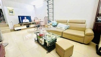 Hơn 2 tỷ tập thể Lò Đúc, tầng 2, 55m, 2 ngủ, ô tô đỗ cầu thang full đồ