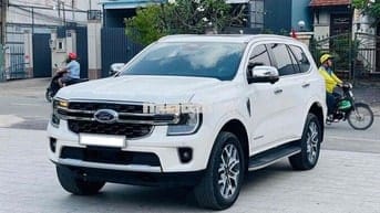 Ford Everest 2024 Titanium 2.0L 4x2 AT - 7600 km