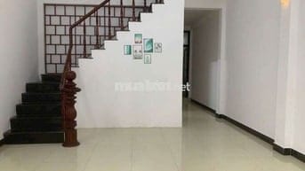 Chủ gấp Bán Nhà Dĩ An, chỉ còn 2 TỶ 950, Gác Lửng, 3 Phòng Ngủ,Hẻm Oto