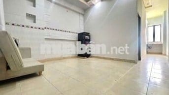 CHO THUÊ 1 PHONG CÓ 2PN NHỎ TRONG NHÀ MẶT TIỀN KẾ NGÃ 4 NTT N VĂN LINH