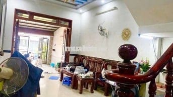 Cho thuê nhà sân xe hơi gần sân vận động Đông Hoà