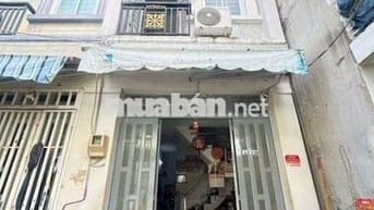 Đang cần bán nhà có sổ hồng 2 lầu.. gần chợ trường học