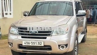 Ford Everest 2013 2.5L 4x2 MT - 123456 km
