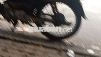 Xe nhà đang đi kẹt cần bán ae quan tâm ***