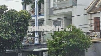 Nhà 3 Tầng ! Đường Nhựa Vỉa Hè Sát Bên Siêu Thị BigC Go Dĩ An