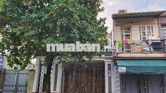 NHÀ TRỆT LẦU SÂN RỘNG RÃI THÍCH HỢP LÀM VĂN PHÒNG