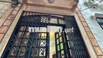 Nhà phố ngay Trung Tâm Hà Nội gần Quốc Tử Giám 3 phòng ngủ