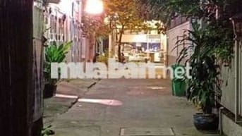 Đất hiếm. 50m2. Hẻm xe hơi. Ngay Lotte Nguyễn Văn Lượng