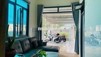 Nhà mới kiên cố góc 2 mặt tiền H. 994 Trần Phú Bảo Lộc 216m2 Full thổ