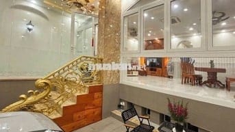 BÁN GẤP TÒA CHDV 9x19 GIA ĐÌNH Ở NHƯ BIỆT THỰ VÀ THU NHẬP 120TR/THÁNG