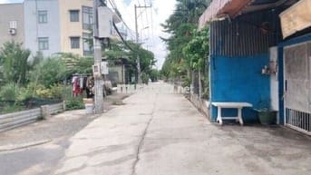 Nhà phố trệt gác. Có 3Pn. Mặt tiền 6m, oto đỗ trong nhà. Tại Nhà Bè