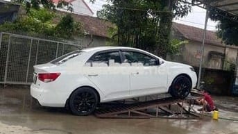 Kia Cerato 5 chỗ màu Trắng